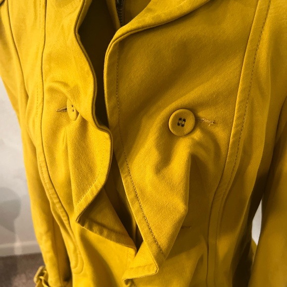 Stylish Yellow Ruffle Jacket‎ - Picture 2 of 4